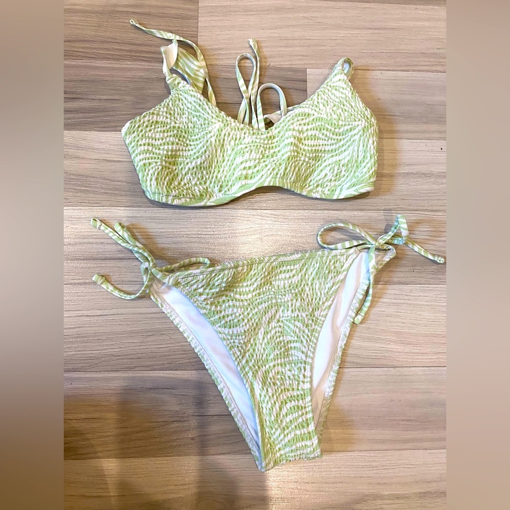 Hollister Swim Bikini. Green Zebra. True to size. Used very few times.